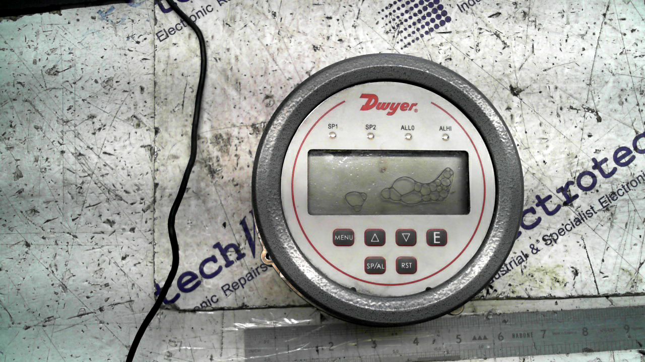 Dwyer Pressure Controller
