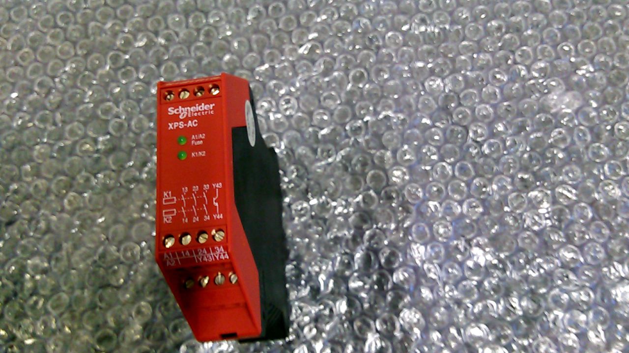 Schneider Safety Relay