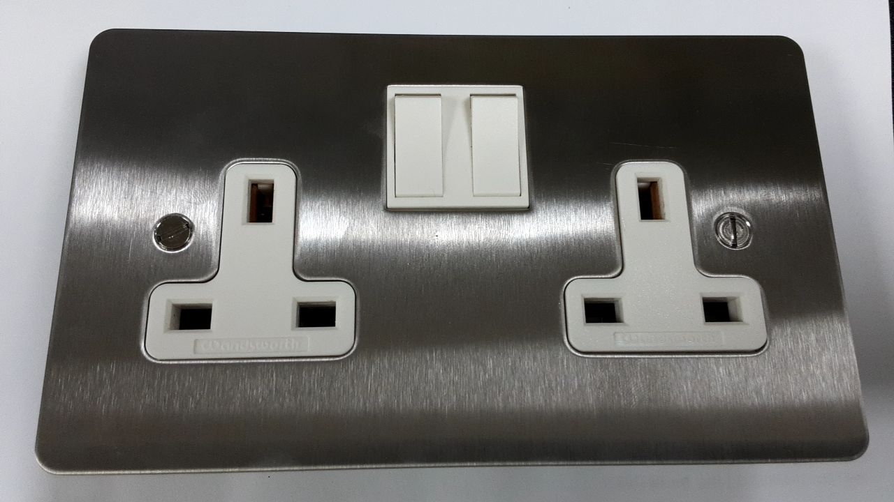 Electrotech 2 Gang Switched Socket 13A